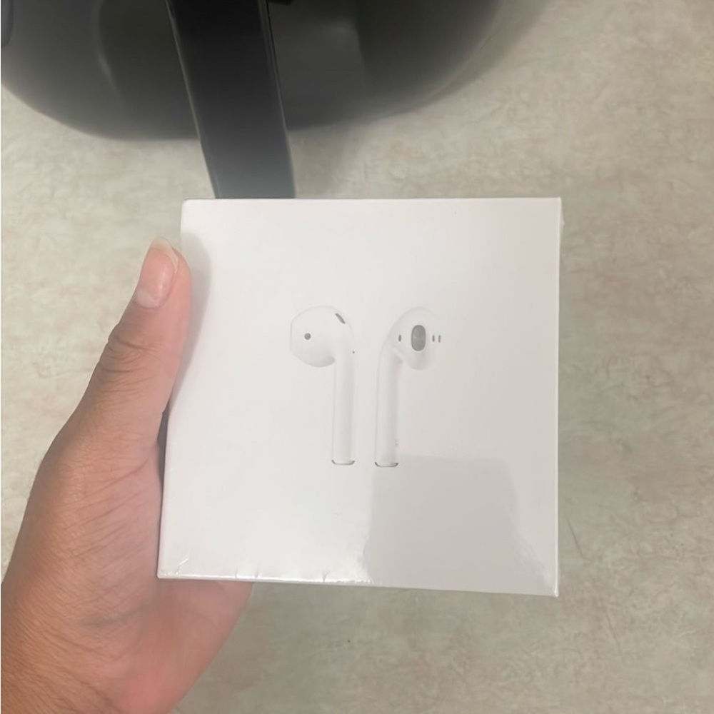 Apple 2nd gen airpods